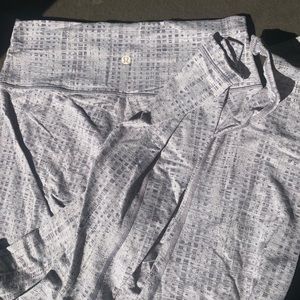 Grey Lululemon patterned leggings! Size 8!